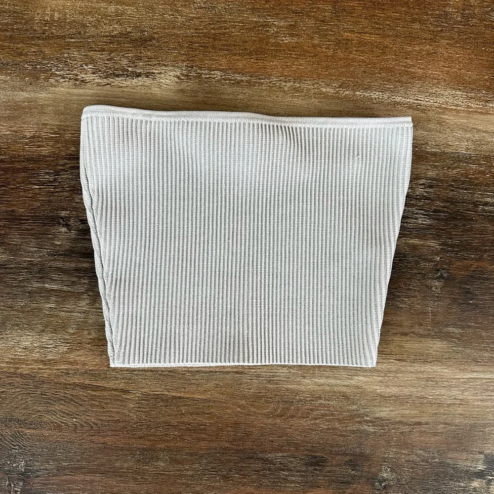 Aritzia Babaton Lot of 2 Tops - Picture 4 of 5